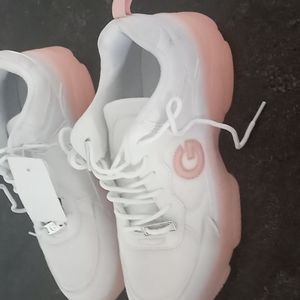 Beautiful Brand new white & pink GBG sz 10